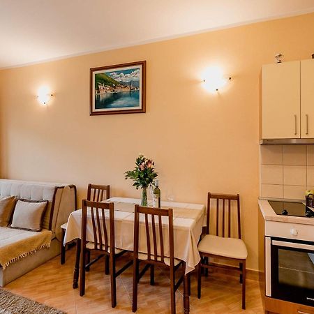 Apartments Gudelj Kamenari Ngoại thất bức ảnh
