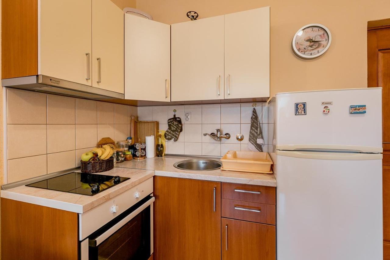Apartments Gudelj Kamenari Ngoại thất bức ảnh