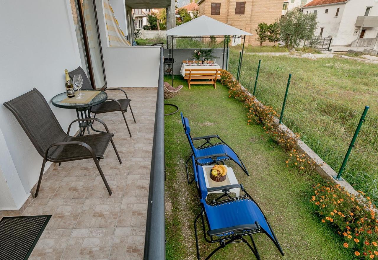 Apartments Gudelj Kamenari Ngoại thất bức ảnh
