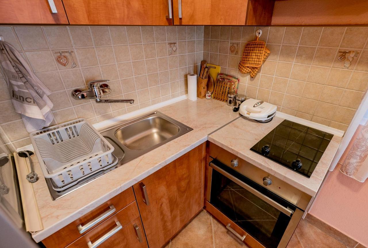 Apartments Gudelj Kamenari Ngoại thất bức ảnh