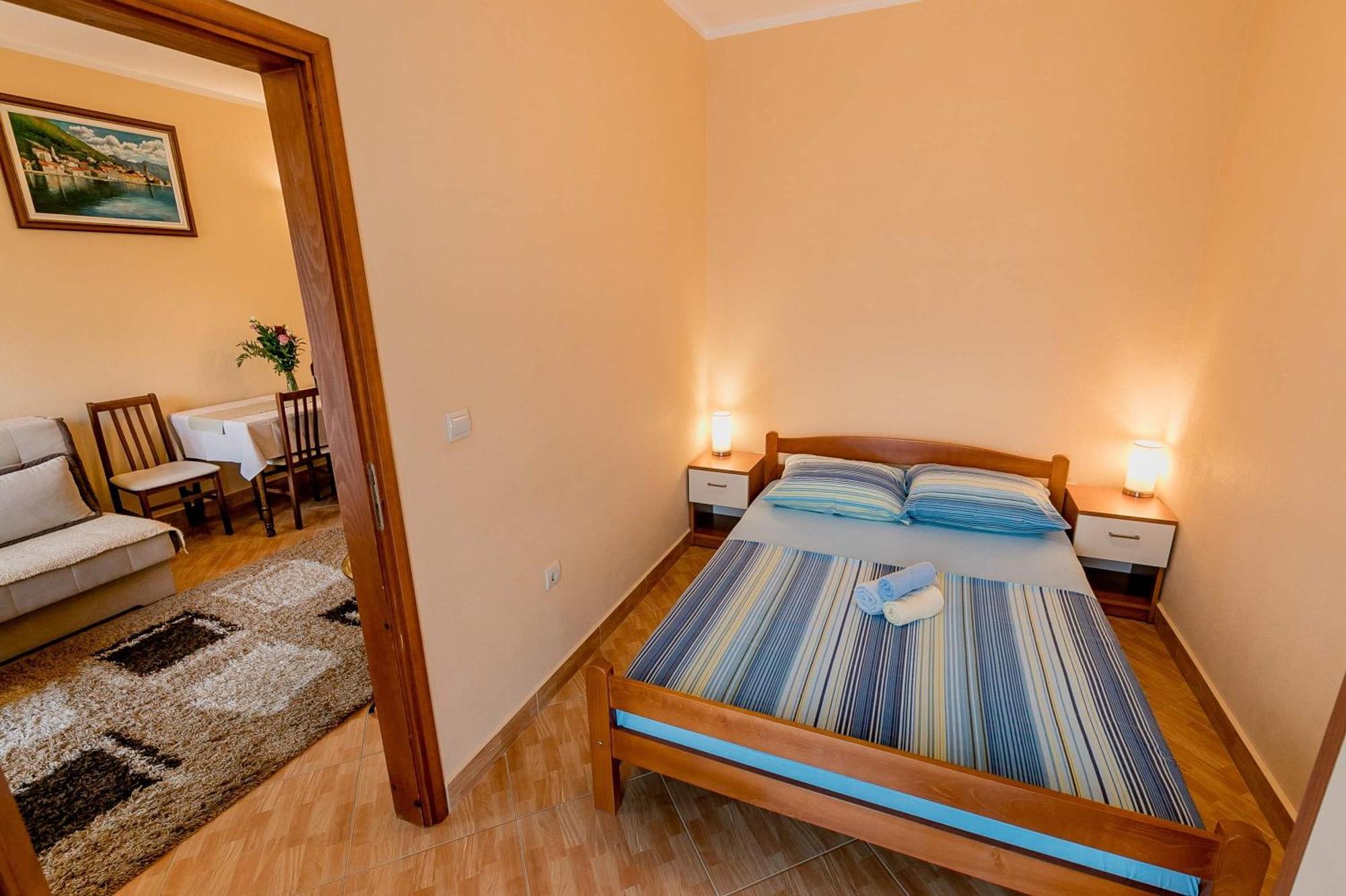 Apartments Gudelj Kamenari Ngoại thất bức ảnh