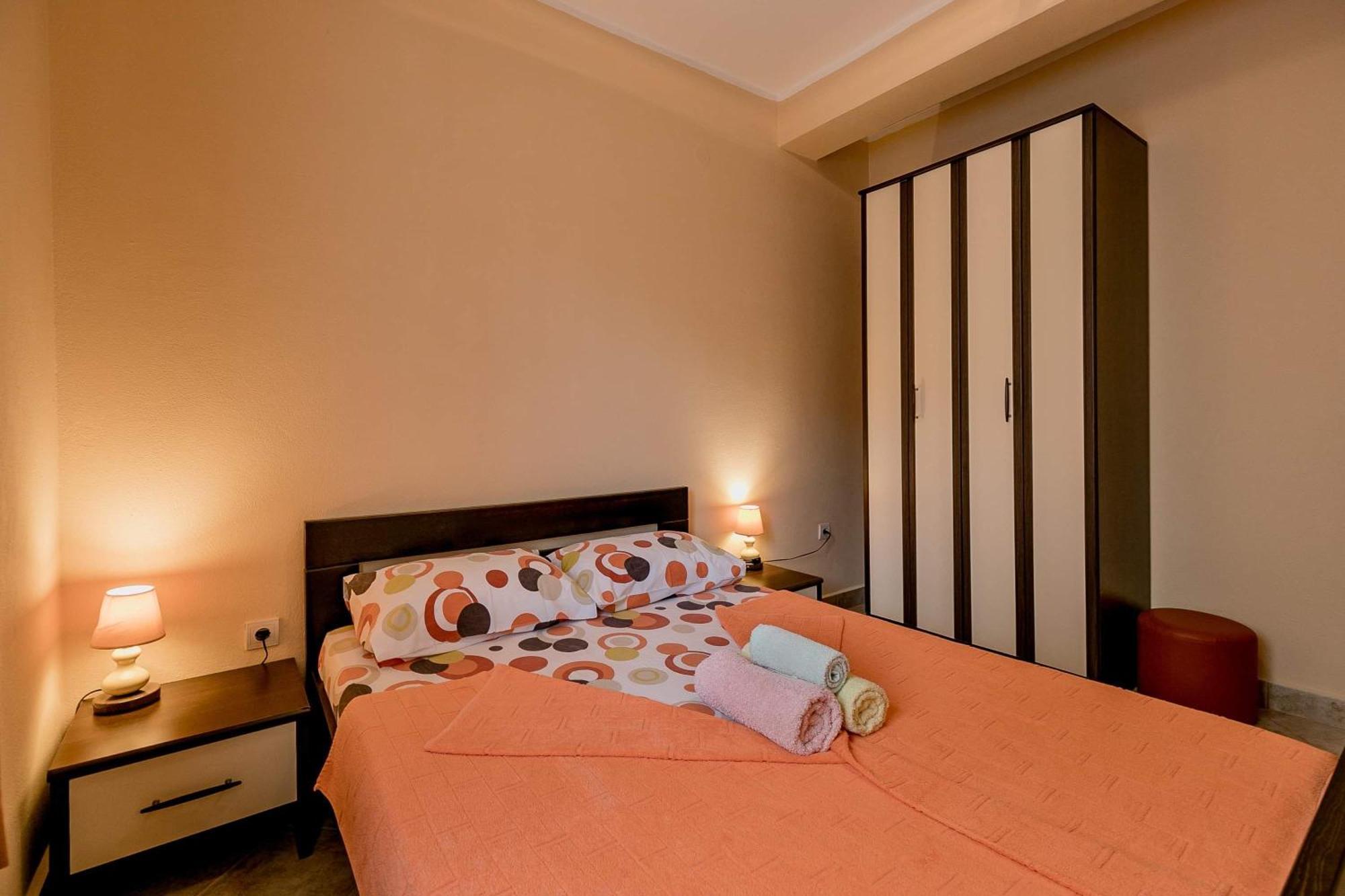 Apartments Gudelj Kamenari Ngoại thất bức ảnh